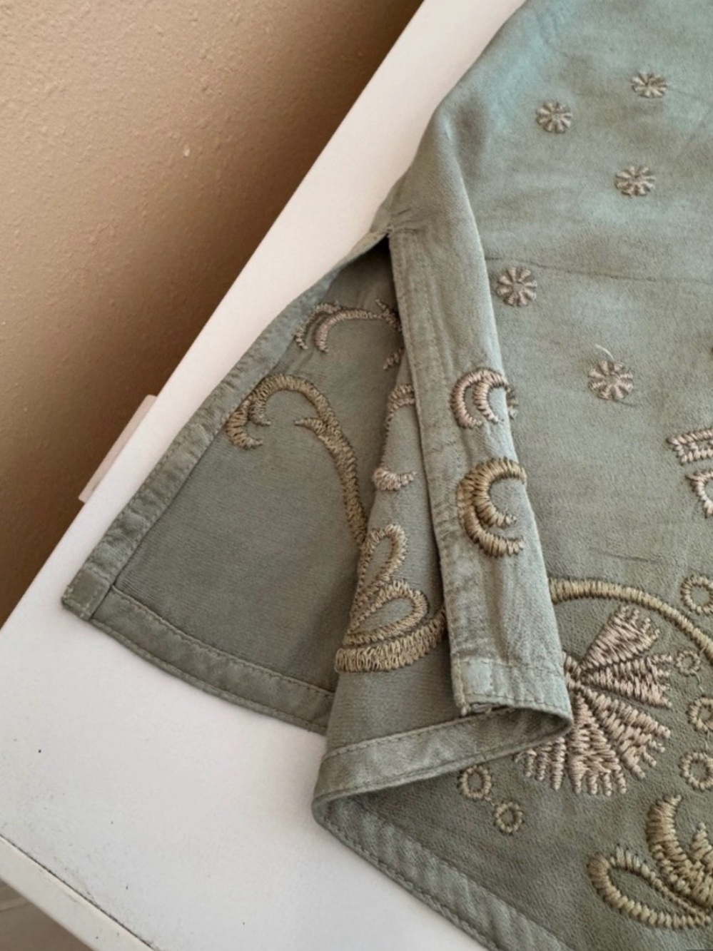 RARE Oversized Johnny Was Sage Embroidered Tunic with Gold and Pale Pink Accents - Picture 6 of 8
